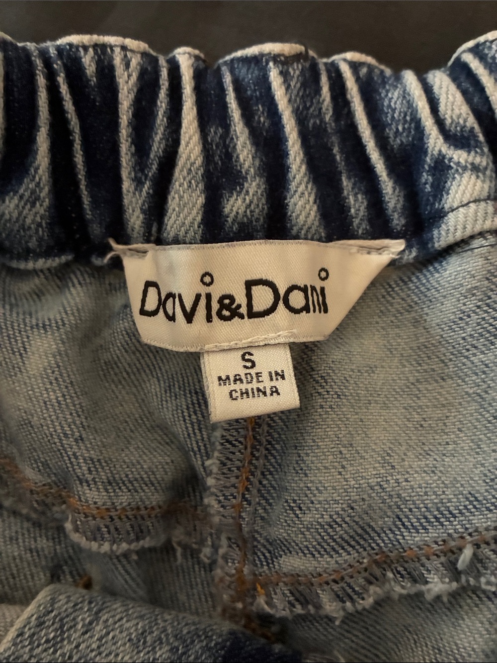 DAVI & DANI Light Wash Straight Leg Jeans with Embroidered Peace Patch - Picture 2 of 7